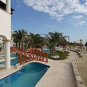 https://hidden-beach-resort-au-naturel-club-gourmet-all-inclusive.quintano-roohotels.com